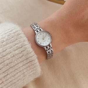 Orologio da donna con cinturino in metallo regolabile, orologio da polso da donna color argento, design vintage, regalo per lei, regalo per lei, orologio in acciaio, quadrante bianco
