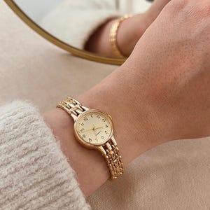 Adjustable Metal Band Women Watch,  Gold Colour Woman Wrist Watch,  Vintage Design, Present for Her, Gift for Her, Steel Watch, Gold Dial