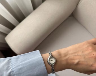 Vintage Silver Women's Watch: Stainless Steel Adjustable Band