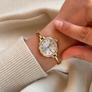 Adjustable Women Watch, Gold Colour Woman Wrist Watch,  Vintage Design, Present for Her, Gift for Her, Steel Watch, White Dial, Trendy Watch