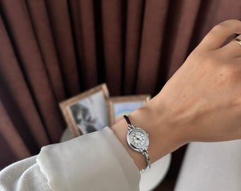 Adjustable Metal Band Women Watch,  Silver Colour Woman Wrist Watch, Vintage Design, Present for Her, Gift for Her, Wife Gift, Girl Watch