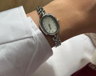 Vintage Silver Women's Watch: Adjustable Steel Band, Minimalist White Dial