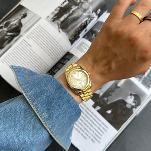 Damklocka med romerska siffror, rund damklocka, guldfärgad armbandsur för kvinnor, vintagedesign, present till henne, present till henne, stålklocka