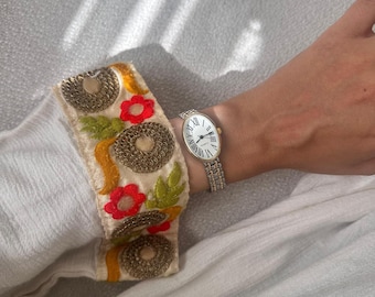 Vintage Timex Silver Dainty Womans Womens Classic Oval 