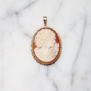 Vintage Cameo Pendant