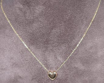 Halsband med puffigt hjärta i gult guld