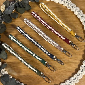 Two-tone key ring with loop and carabiner, macrame