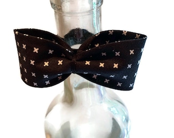 Mini groom bow tie, wedding bottle decor for groom