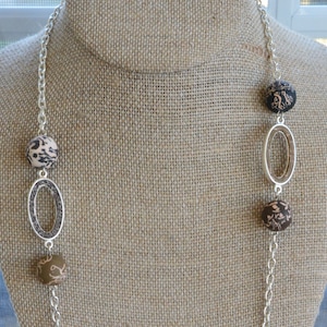 Peach, Brown, Beige Beaded, Silver tone Chain Link Necklace, Vintage, 36&quot; (T12)