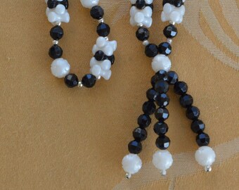 Black, White Plastic Beaded Tassel Necklace, 32", Silver tone (E16)