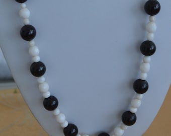 Black, White Glass Beaded Necklace, Vintage, 24" (AC1)