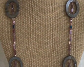 Perles de verre violettes, collier long en nacre grise, 30", fait à la main