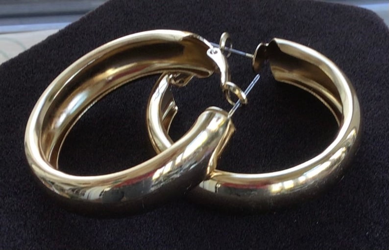 Large Hoop Lever back Earrings Gold tone Wide Vintage AR5