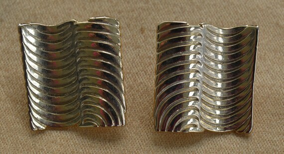 Gold tone Ribbed Rectangular Clip/Screwback Earri… - image 2