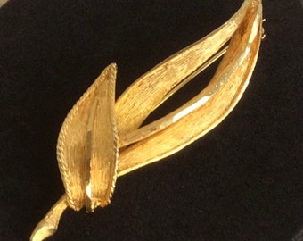 Gold tone Brushed, Polished Leaf Brooch, Pin, Vintage (A16)