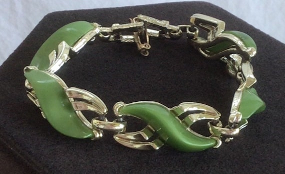 Spring Green Thermoset Bracelet, Gold tone, 7-1/2… - image 1