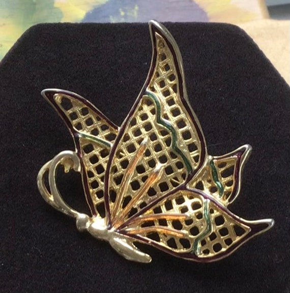 Burgundy brooch 2024
