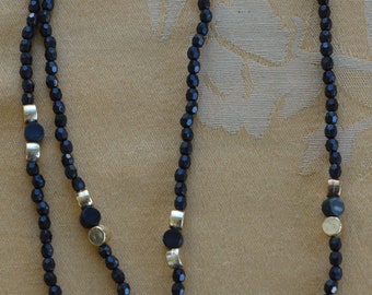 Black, Gold tone Faux Crystal Necklace, Vintage, Delicate (H4)