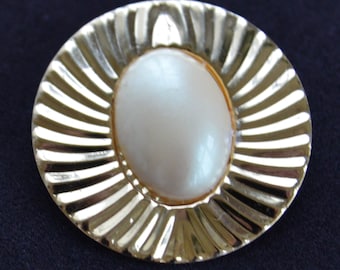 Faux Pearl, Gold tone Round Scarf Clip, Scarf Holder, Vintage (Z12)