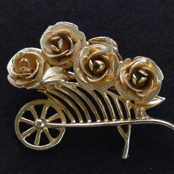 BROOKS Gold tone Floral Rose Wheelbarrow Brooch, Pin, Vintage (AE11)