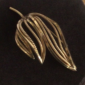 WELLS Gold filled Leaf Brooch, Pin, Vintage (V2)