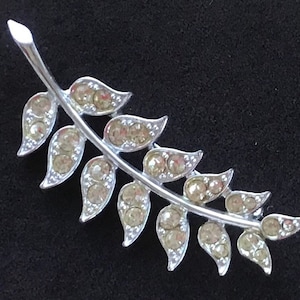 SARAH COV Clear Rhinestone Leaf Brooch, Pin, Vintage (F11)