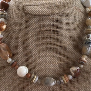 Carmel Brown, Beige Faux Stone Plastic Beaded Necklace, Vintage, 18”