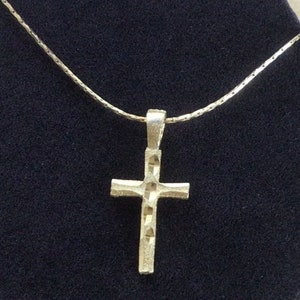 Collar colgante de cruz tallado en diamante tono dorado, cristiano, religioso, vintage (S16)