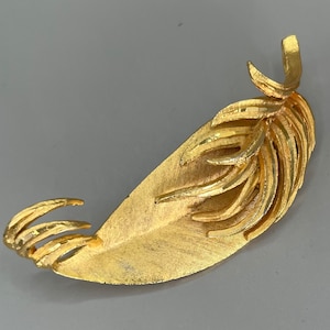BSK Gond tone Leaf Brooch, Pin, Autumn, Fall, Vintage (AK16)