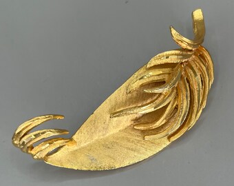BSK Gond tone Leaf Brooch, Pin, Autumn, Fall, Vintage (AK16)