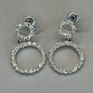 Brincos perfurados com argola de strass transparente, tom prateado, vintage (V4)