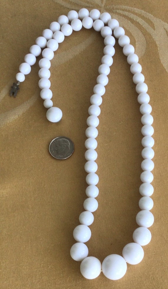 JAPAN White Graduated Plastic Bead Necklace, Vint… - image 4