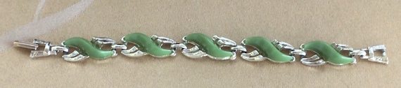Spring Green Thermoset Bracelet, Gold tone, 7-1/2… - image 4