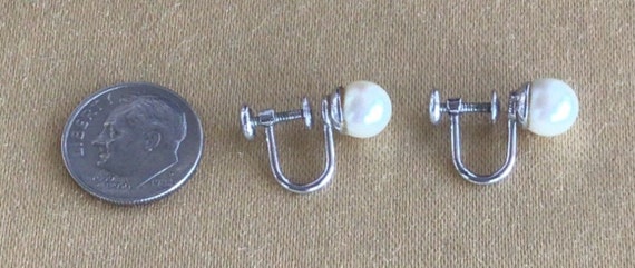 VAN DELL White 8mm Faux Pearl Screw back Earrings… - image 3