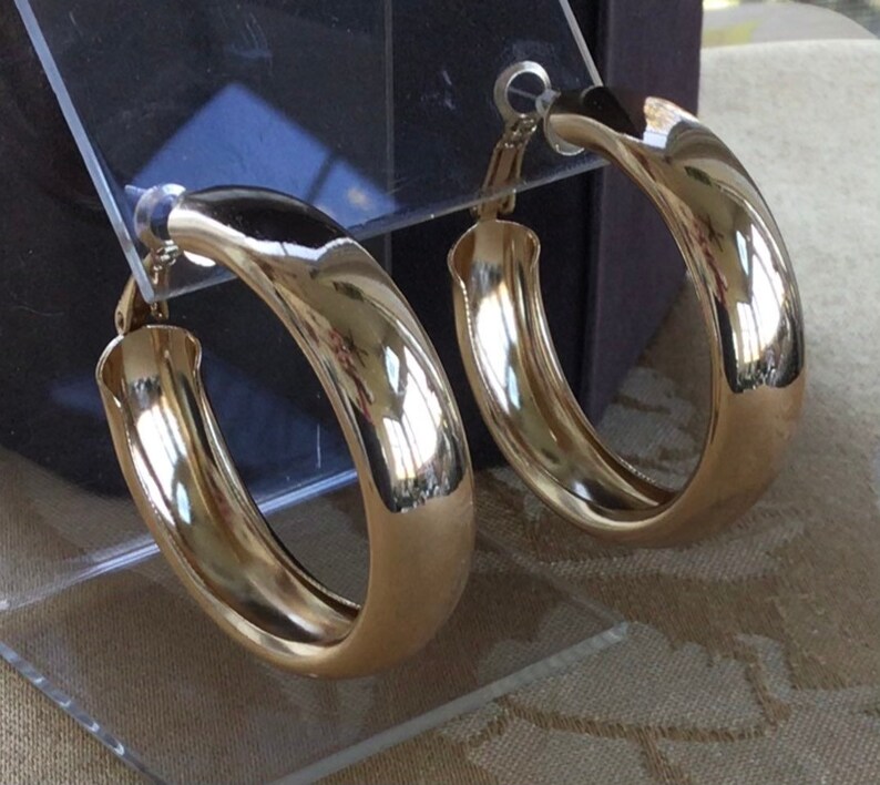 Large Hoop Lever back Earrings Gold tone Wide Vintage AR5