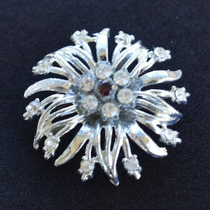 Pretty Vintage Garnet, Clear Rhinestone Floral Brooch, Silver tone (G8)