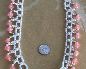 ホワイトフェイクパール、ピンクプラスチックビーズ編みネックレス、20