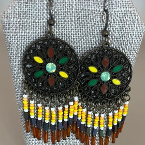 PIERCED Yellow, Green, Brown Southwest Beaded Dangle Pierced Earrings, Brass tone, Vintage (AM10)