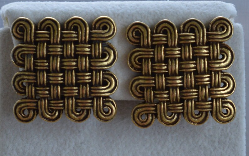 MMA Brass tone Woven Square Clip Earrings Vintage 1993 AJ7 Large