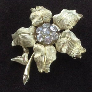 Clear Rhinestone, Gold tone Floral Brooch, Pin, Vintage (N14)