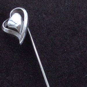 Silver tone Heart Stick Pin, Vintage, Valentine’s Day, Vintage (AH15)