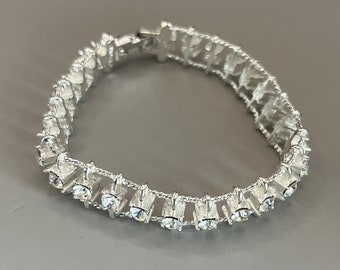 NAPIER Rhinestone Bracelet, Silver tone, 7-1/4”, Vintage (M4)