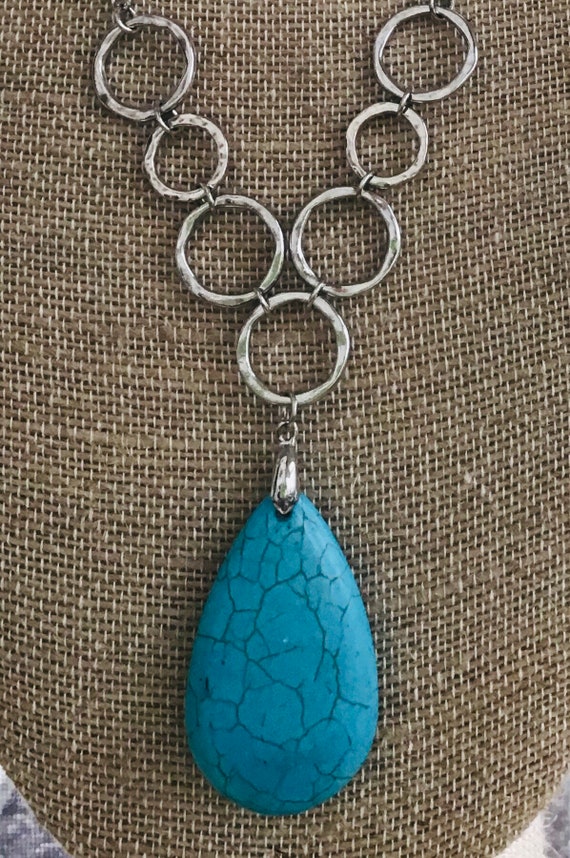 Turquoise Howlite Pendant Necklace, Silver tone, V