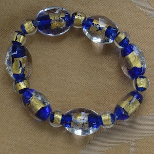 Royal Blue, Gold Art Glass Beaded Elastic Bracelet, Vintage (N9)