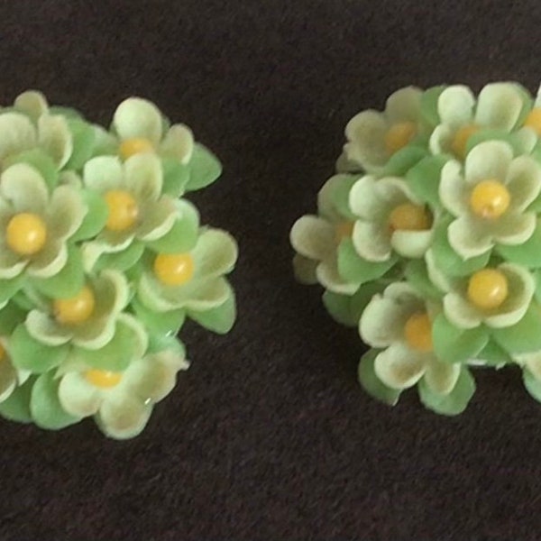 CLIPS Green, Yellow Floral Plastic Clip Earrings, “Hong Kong”, Vintage (AP10)