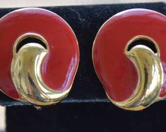 TRIFARI Red Enamel Circle Clip Earrings, Gold tone, Vintage (H4)