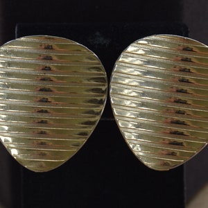 Large Gold tone Ribbed Clip Earrings, 1980's, Vintage (D10)