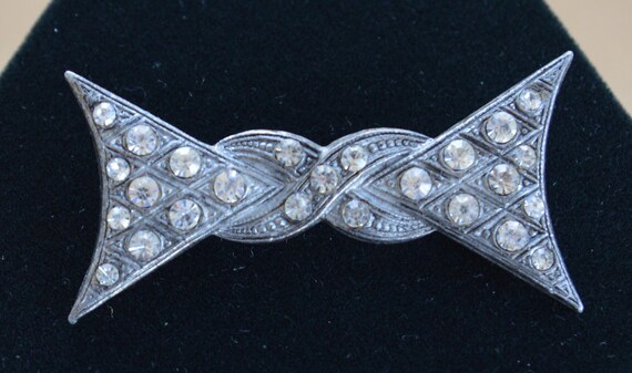 Broche Ancienne En Métal Argenté Style Art Déco/Nouveau - Ornée De Strass, Occasion