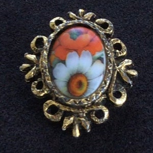 Orange, White Floral Porcelain, Gold tone Brooch, Pin, Vintage (AQ7)