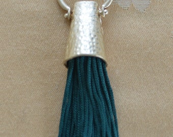 Green, Gold tone Tassel Necklace, Vintage, 24" (AK14)